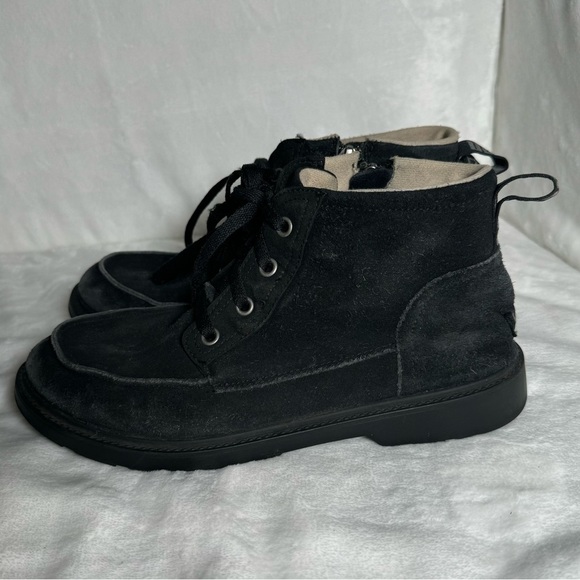 Ugg Kids Chelham Weather Boot in Black Suede Waterproof Size 6 - Picture 3 of 7